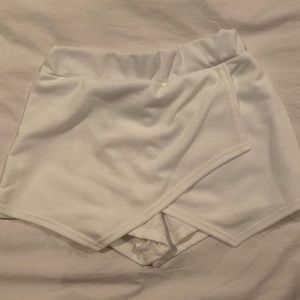 White boohoo Basic Skort (NWT)